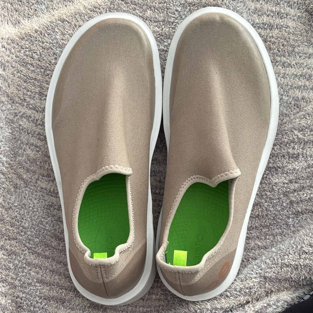 OOFOS OOmega eeZee Low Recovery Shoe